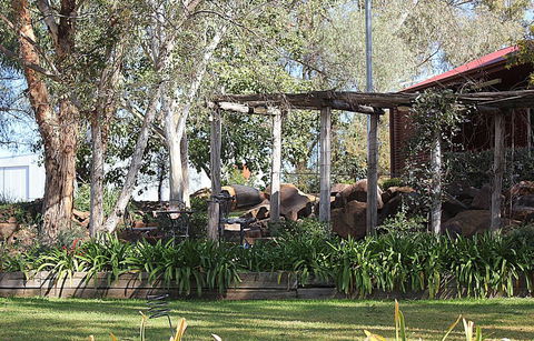 Outback Cellar & Country Cottage - Hobart Tourism 1