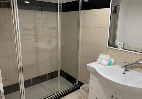 Outrigger Burleigh - Tourism TAS 3