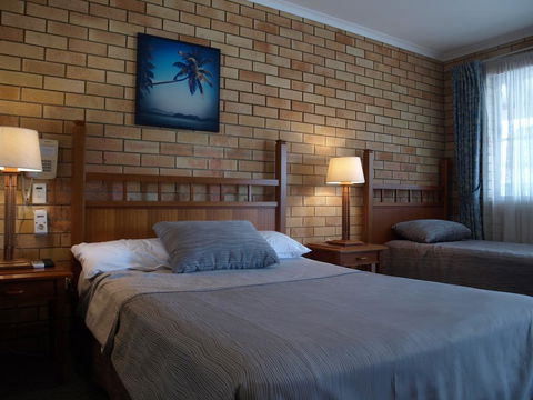 Pacific Paradise Airport Motel - Tourism TAS 1
