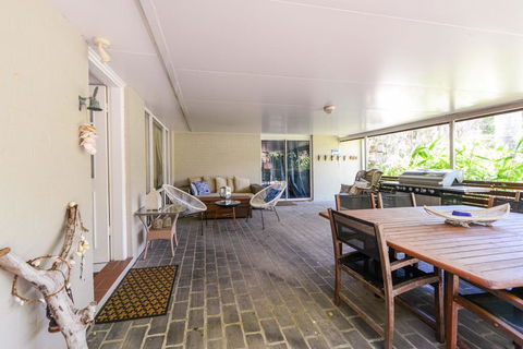Palm Beachhouse - Hobart Tourism 1