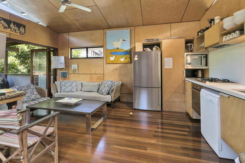 Pandanus Retreat - Hobart Tourism 1