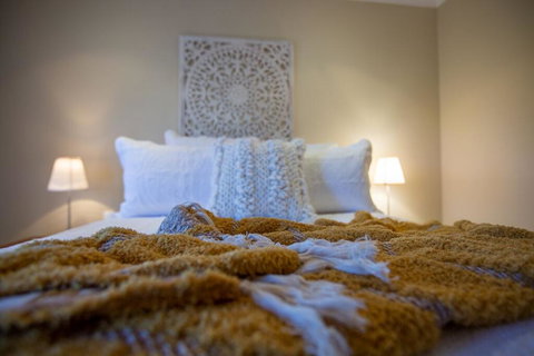 Paula's Place 8 Ti Tree Close Robe - Tourism TAS 1