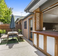 Pearl Seaside - Hobart Tourism