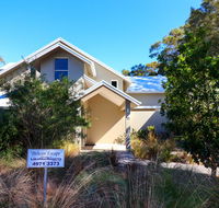 Pelican Escape Executive Home at Raffertys Resort - Hobart Tourism