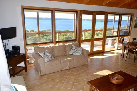 Pelican Lagoon Cabin - Hobart Tourism 1