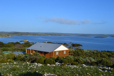 Pelican Lagoon Cabin - Hobart Tourism 0