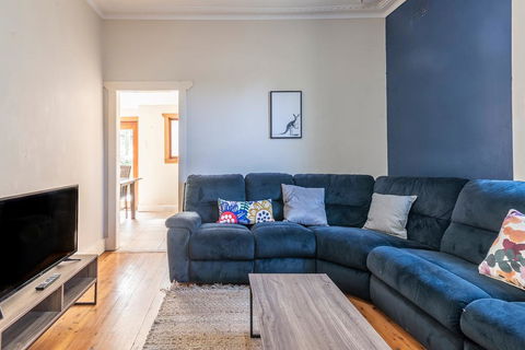 PET FRIENDLY FAMILY HOME WILLOUGHBY - Tourism TAS 3