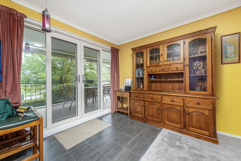 Pet Friendly Home - Pool & Parking - Tennis Court - Hobart Tourism 3