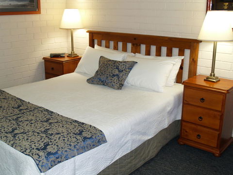 Pigeon House Motor Inn - Tourism TAS 1
