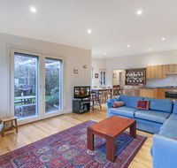 Plovers Rest - central 3 bedroom cottage with small orchard - Hobart Tourism