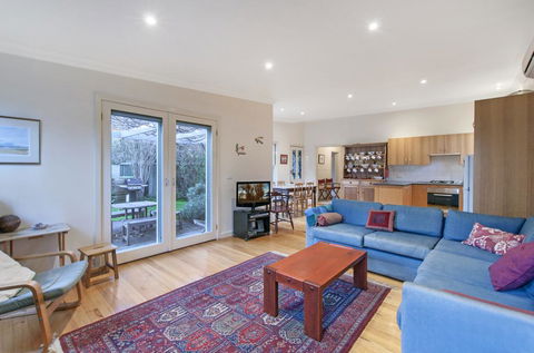 Plovers Rest - Central 3 Bedroom Cottage With Small Orchard - Hobart Tourism 0
