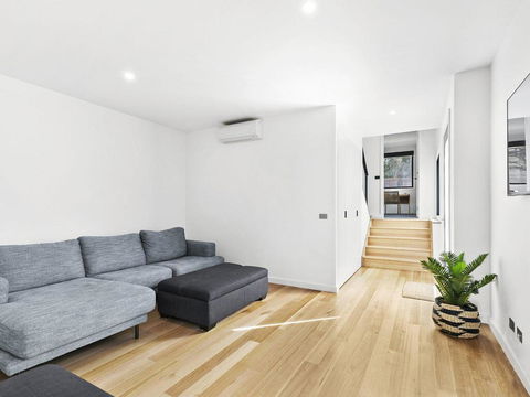 POINT BREAK , NEW LISTING 2019,  - Tourism TAS 3