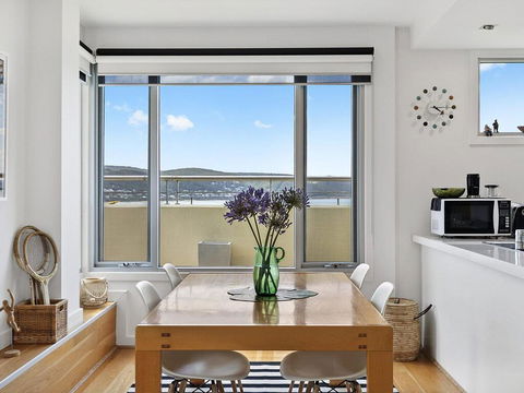 POINT GREY APARTMENT ONE - VIEWPOINT - Tourism TAS 3