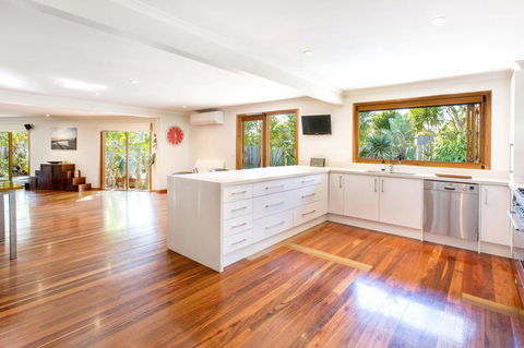 POINT LEO BEACH HOUSE - POINT LEO - Tourism TAS 2