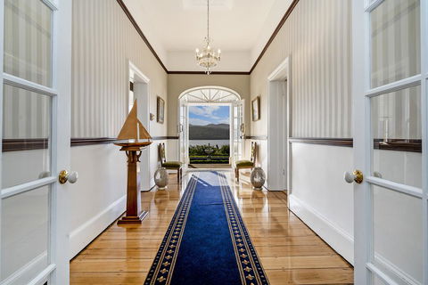 Pointe Rapide Estate - L'abode Accommodation - Hobart Tourism 1