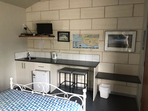 Port Campbell Guesthouse & Flash Packers - Hobart Tourism 1