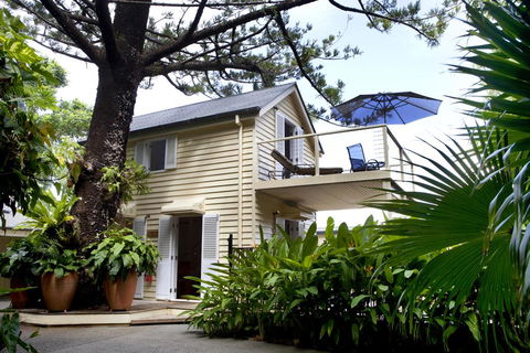 Port Douglas Cottage & Lodge - Tourism TAS 0