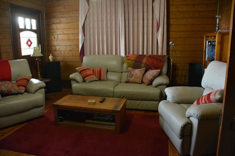 Portarlington Vicarage - Hobart Tourism 3