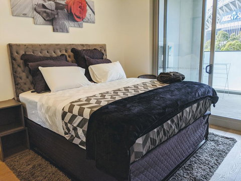 Presidential 3-bed 2-bath, Balcony, With Pool Included - Hobart Tourism 2