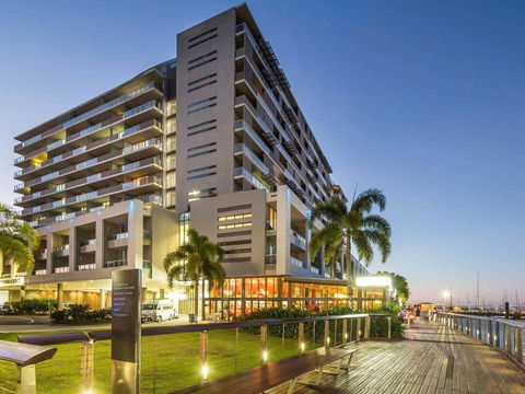 Privately Owned Hotel Room By Cairns Marina 222 - Hobart Tourism 1