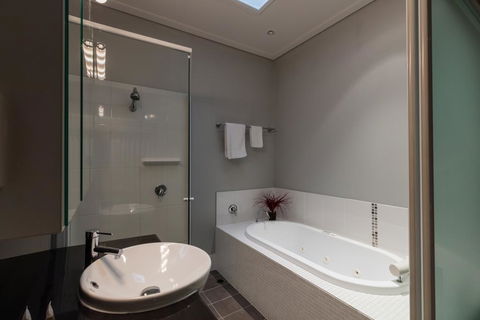 Promenade Executive Apartments - Tourism TAS 3