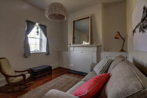 Prue's Cottage - Well Appointed Family Getaway - Hobart Tourism 3