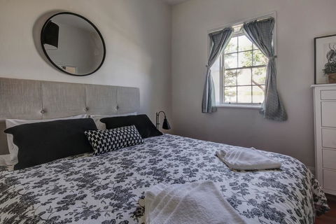 Prue's Cottage - Well Appointed Family Getaway - Hobart Tourism 1