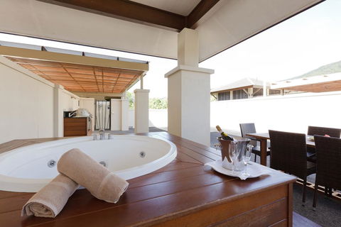 Pullman Palm Cove Sea Temple Resort & Spa - Hobart Tourism 3