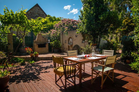 Queen Bee Cottage, Milton - Hobart Tourism 1