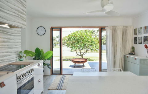 Quiet Pet Friendly Home 3 Houses To Beach Entry With Private Pool Walk To Shops - Tourism TAS 2