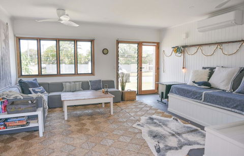 Quiet Pet Friendly Home 3 Houses To Beach Entry With Private Pool Walk To Shops - Tourism TAS 1