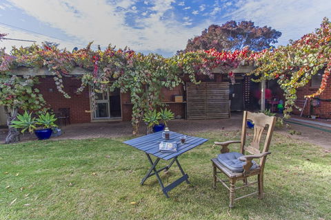 Quilters Studio - Tourism TAS 0