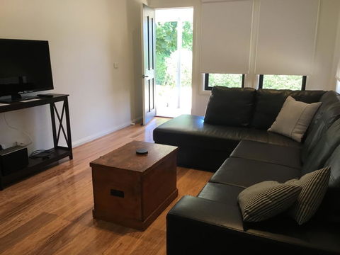 Rail Trail Cottage - Hobart Tourism 1