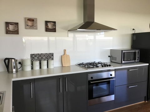 Rail Trail Cottage - Hobart Tourism 3