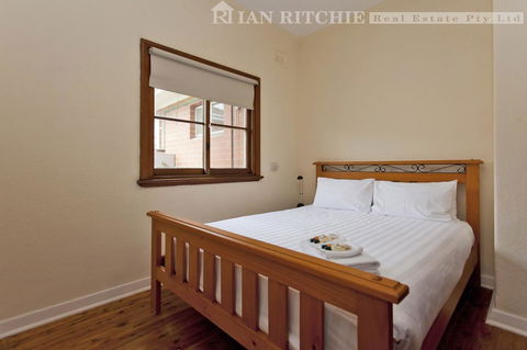 Red Brick Beauty - Central Cottage - Hobart Tourism 2
