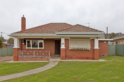 Red Brick Beauty - Central Cottage - Hobart Tourism 0