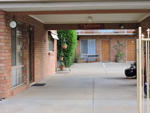 Red Cliffs Colonial Motor Lodge - Hobart Tourism 1