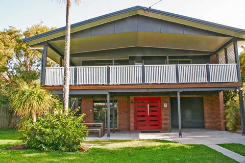 Red Door Beach House - Marcoola Beach - PET FRIENDLY, FOXTEL, WIFI, 500 BOND, Linen Supplied - Tourism TAS 0