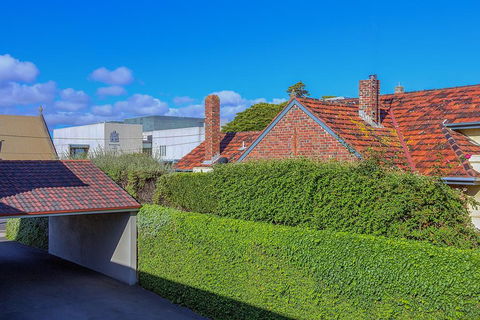 Redwood Manor Motel Apartments - Hobart Tourism 3