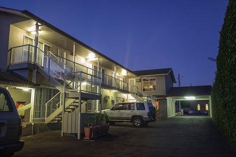 Redwood Manor Motel Apartments - Hobart Tourism 1