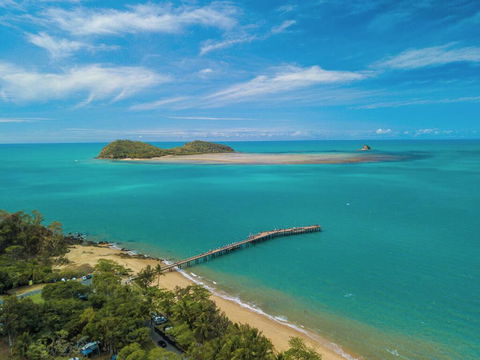 Relax In Palm Cove - Hobart Tourism 3
