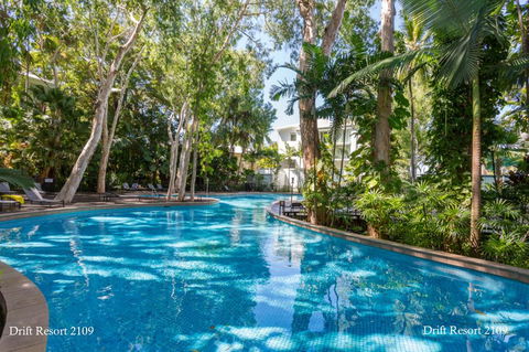 Relax In Palm Cove - Hobart Tourism 0