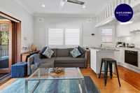 Relaxed Clovelly Beach Home - Parking - Cloey6