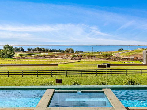 Remo Resort - Hobart Tourism 1