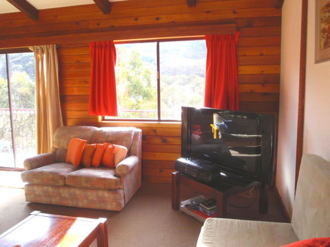 Retro 2 Bedroom Apartment - Tourism TAS 3
