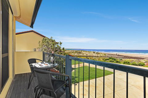 Right On The Beach @ Moana - Hobart Tourism 2