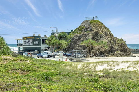 Rigi On Currumbin Beach - Hobart Tourism 0