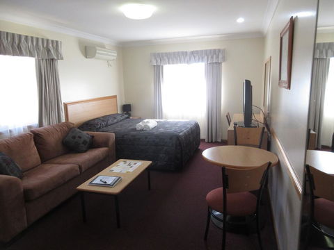 Riviera Executive Suites - Hobart Tourism 1
