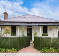Roalies Farm House - Hobart Tourism