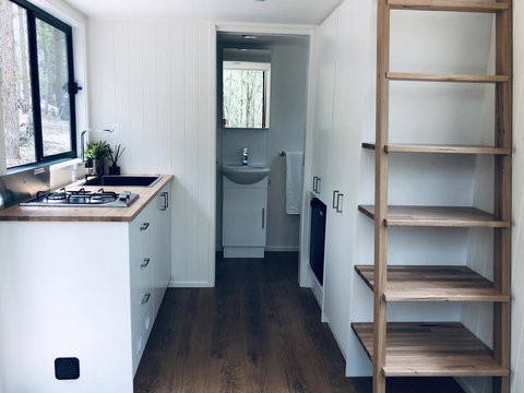 Robinson Crusoe Tiny House - Hobart Tourism 1